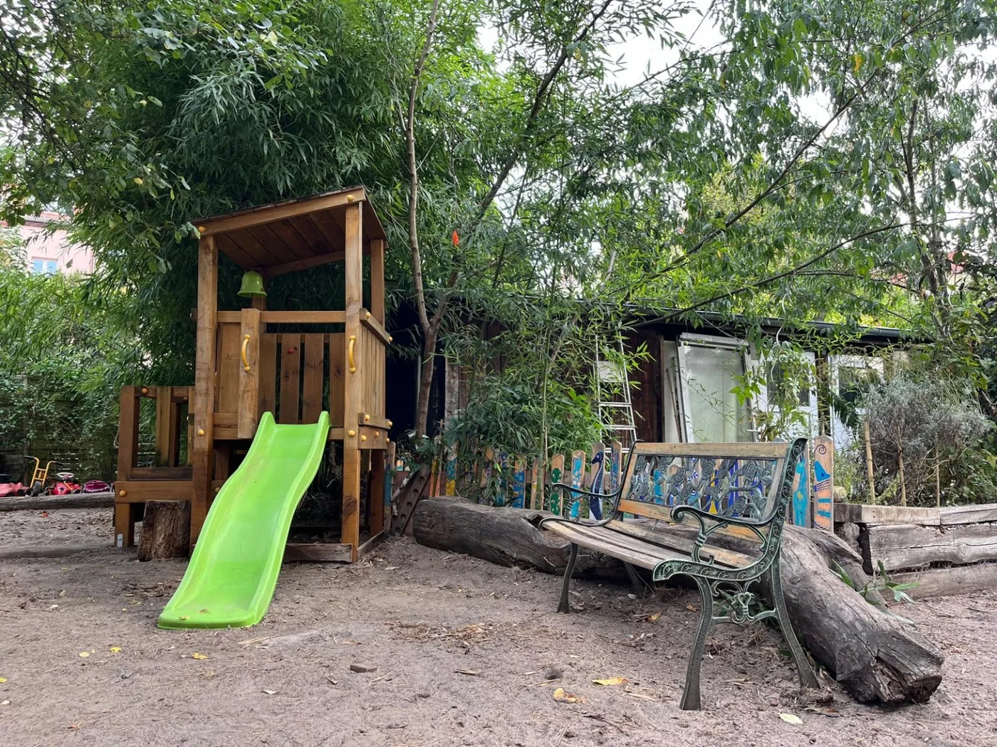Spielturm im Garten