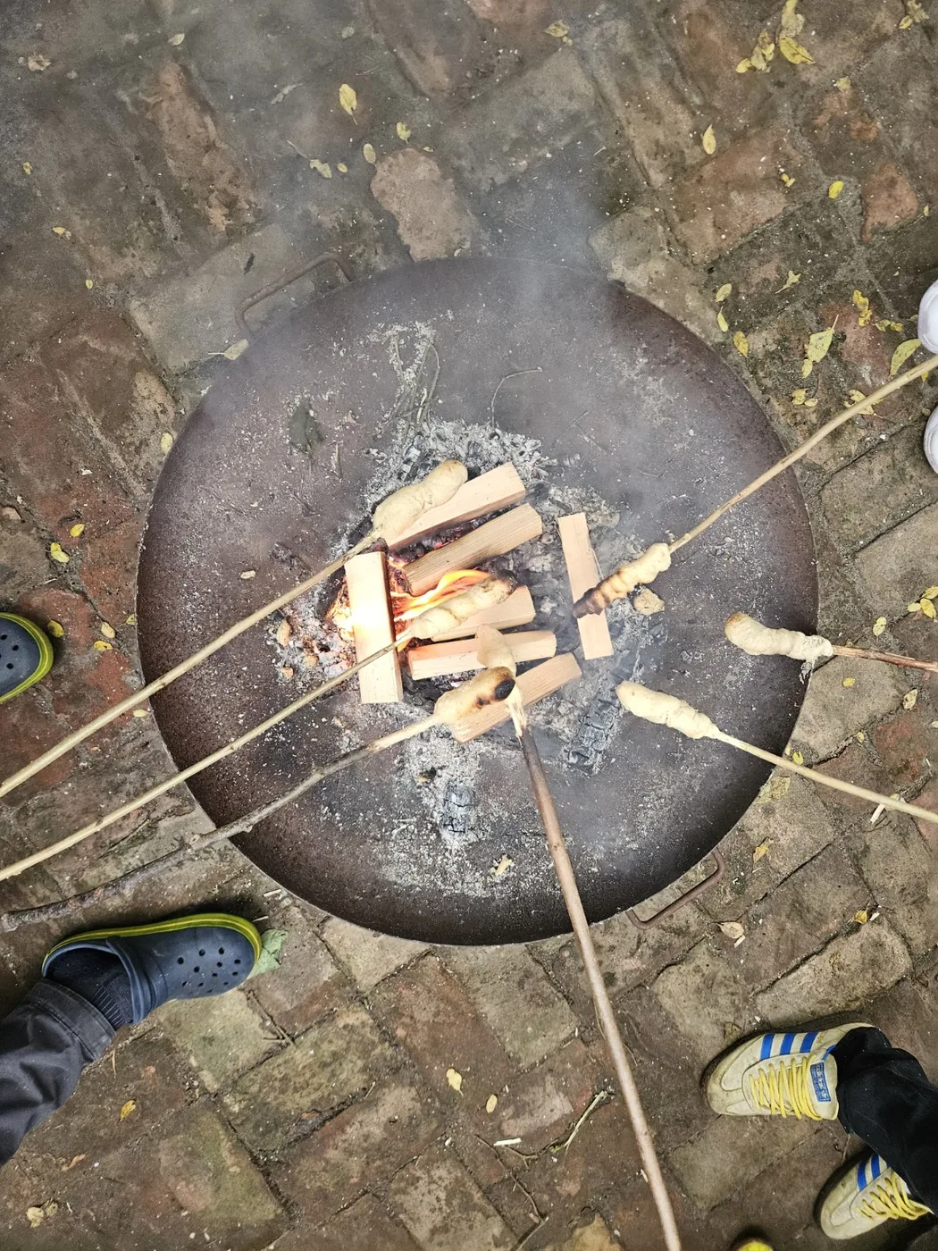 Stockbrot am Feuer